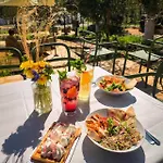 W Ogrodzie - Riverfront Holiday home *