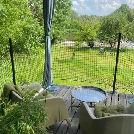 W Ogrodzie - Riverfront Holiday home *