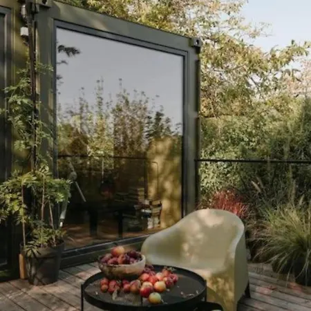 W Ogrodzie - Riverfront Holiday home *