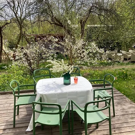 W Ogrodzie - Riverfront Holiday home *